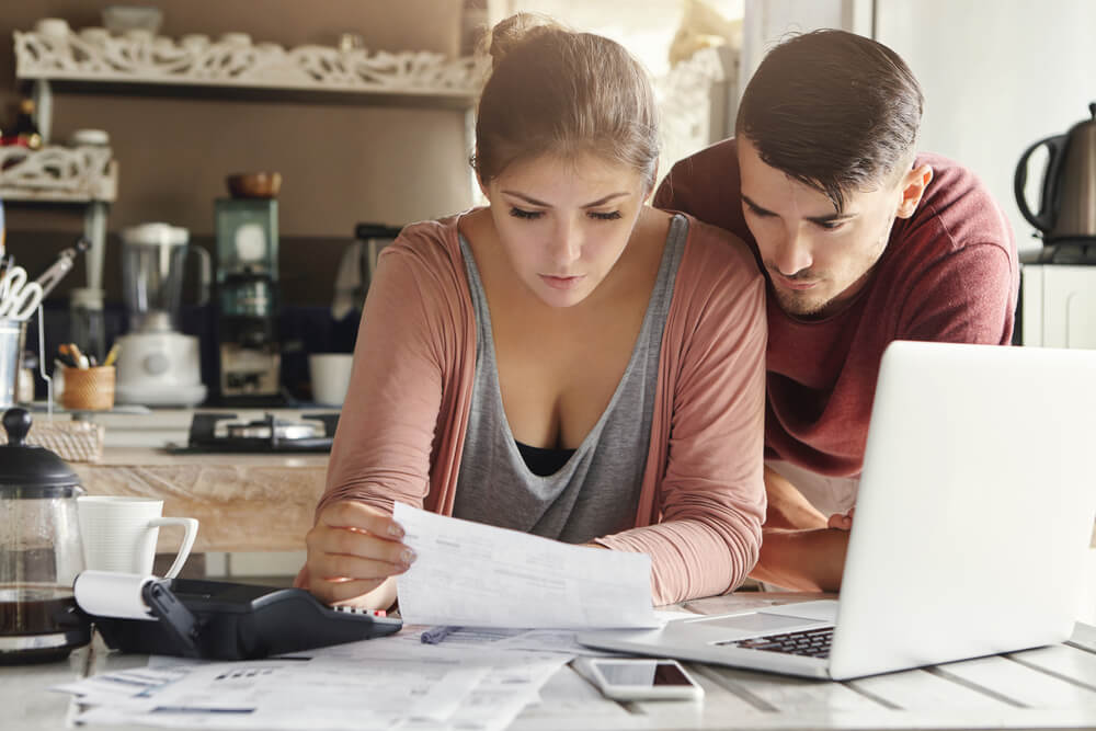 couple-laptop